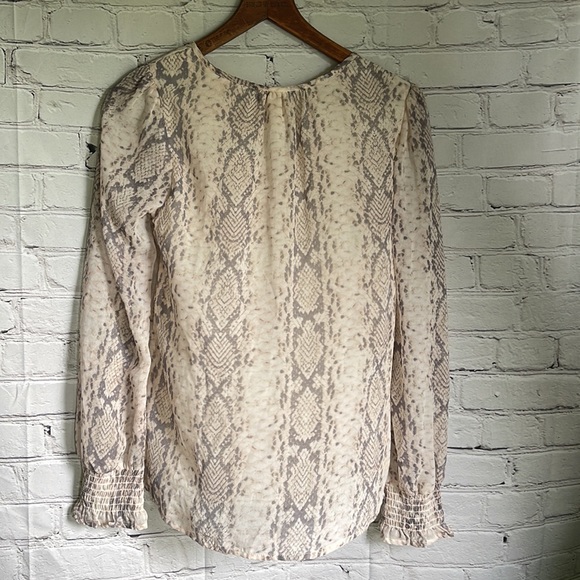 Japna Cream & Dark Gray Snake Print Lined Blouse Size S - Picture 3 of 3